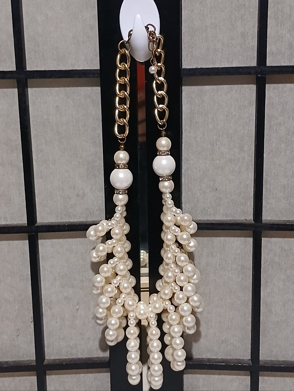 Elegant Cream Pearl Statement Necklace with Gold Chain